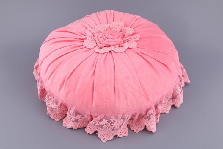 Подушка декоративная круглая  d-50см  с  кружевом, розовая (850-711-02) 