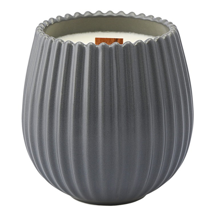 Свеча ароматическая с деревянным фитилём vetiver & black cypress из коллекции edge, серый, 60 ч (75705)