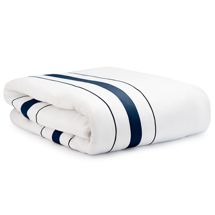Комплект постельного белья из сатина белого цвета с темно-синим кантом из коллекции essential, 150х200 см (73712)