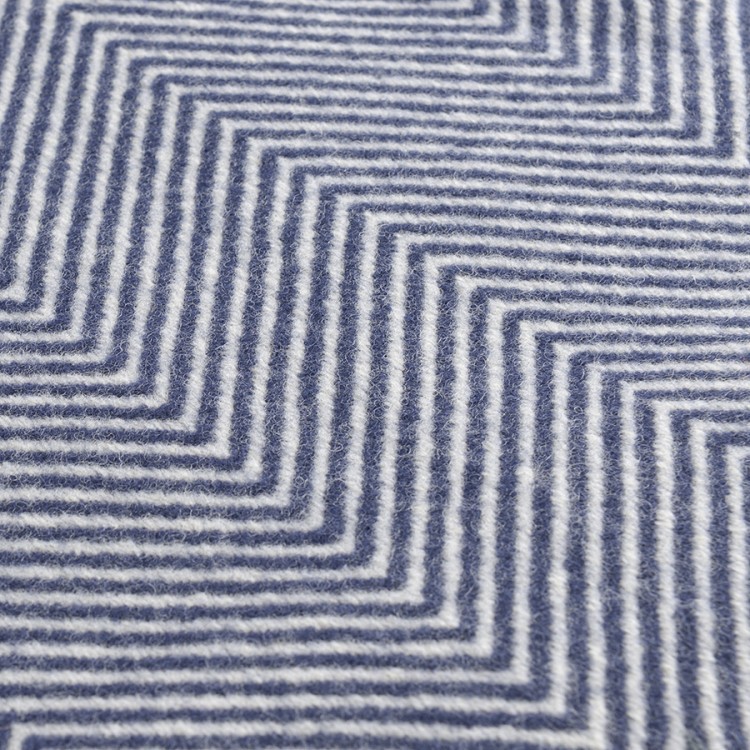 Плед из шерсти мериноса темно-синего цвета из коллекции essential, 130х180 см (77086)