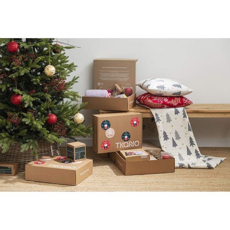 Плед из хлопка с новогодним рисунком magic forest из коллекции new year essential, 130х180 см (74414) Плед из хлопка с новогодним рисунком magic forest из коллекции new year essential, 130х180 см (74414)