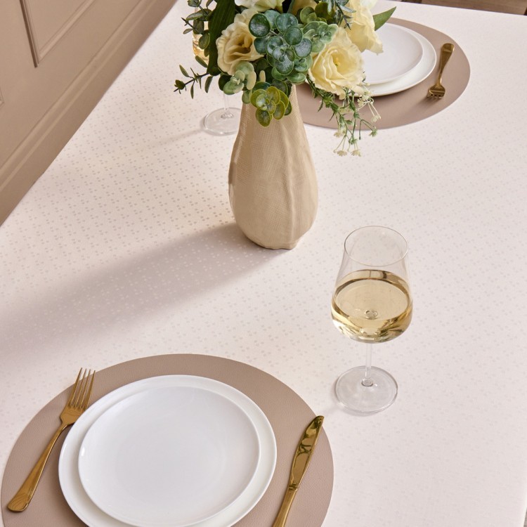 Скатерть 145х350см шампань евроуголок 100% полиэстер SANTALINO (805-027-22)