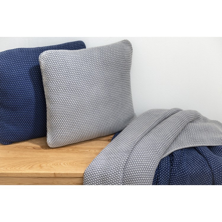 Подушка декоративная из стираного хлопка темно-синего цвета из коллекции essential, 45х45 см (74420) Подушка декоративная из стираного хлопка темно-синего цвета из коллекции essential, 45х45 см (74420)