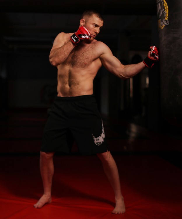 Перчатки для MMA FALCON, ПУ, красный, S (1743523) Перчатки для MMA FALCON, ПУ, красный, S (1743523)