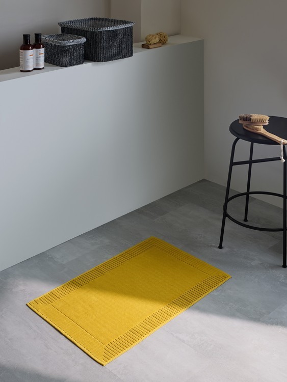 Коврик для ванной с фактурным бортиком цвета охры из коллекции essential, 50х80 см (80171)