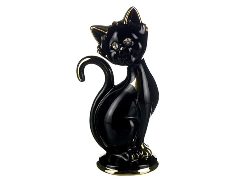 Фигурное феерическое шоу черных котов, излучающих неуловимый шарм и интригу