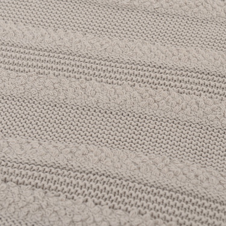Плед из хлопка с буклированной вязкой светло-серого цвета из коллекции essential, 130х170 см (74542)