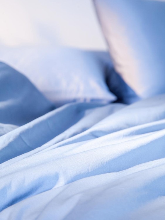 Комплект постельного белья из премиального сатина джинсово-синего цвета из коллекции essential, 150х (79818)