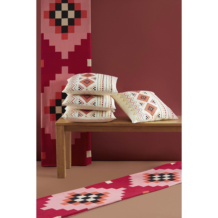 Подушка декоративная по мотивам башкирских орнаментов из коллекции cultural heritage, 45х45 см (77717) Подушка декоративная по мотивам башкирских орнаментов из коллекции cultural heritage, 45х45 см (77717)