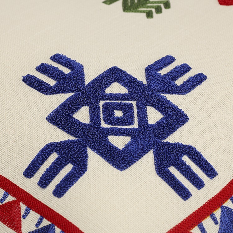 Подушка декоративная по мотивам чувашских орнаментов из коллекции cultural heritage, 45х45 см (77718) Подушка декоративная по мотивам чувашских орнаментов из коллекции cultural heritage, 45х45 см (77718)