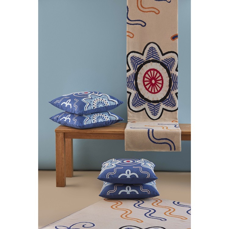 Подушка декоративная по мотивам эвенских орнаментов из коллекции cultural heritage, 45х45 см (77719) Подушка декоративная по мотивам эвенских орнаментов из коллекции cultural heritage, 45х45 см (77719)