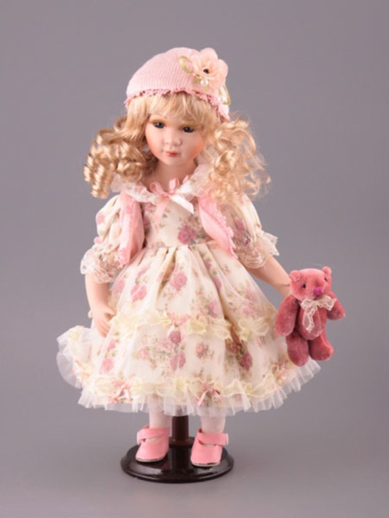 Фарфоровая кукла с мягконабивным туловищем высота=41 см. (кор=12шт.) Lefard (485-047)