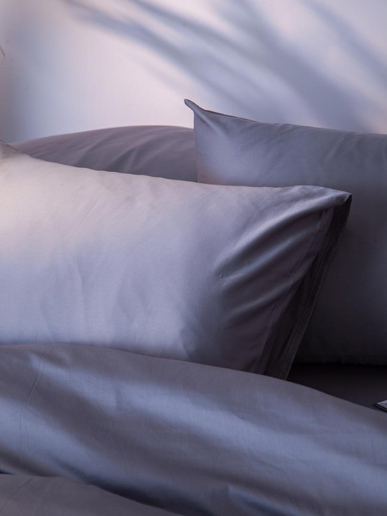 Комплект постельного белья из премиального сатина светло-серого цвета из коллекции essential, 200х22 (79823)