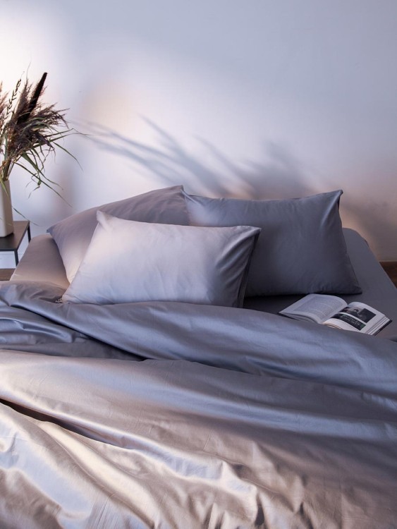 Комплект постельного белья из премиального сатина светло-серого цвета из коллекции essential, 200х22 (79823)