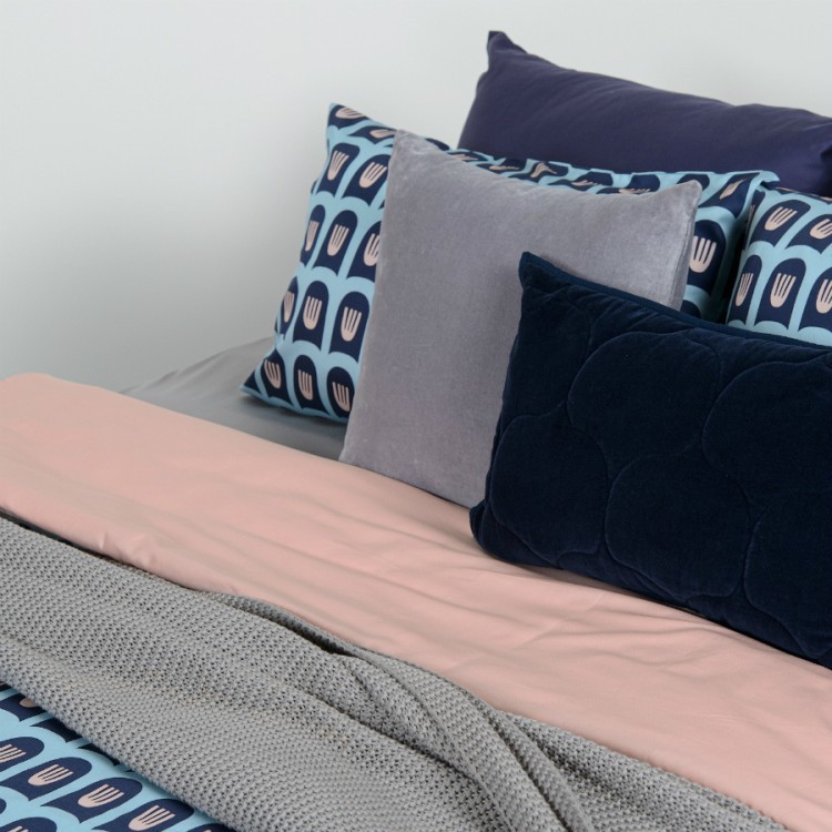 Комплект постельного белья двусторонний из сатина розового и голубого цветов с принтом blossom time из коллекции cuts&pieces (66420)