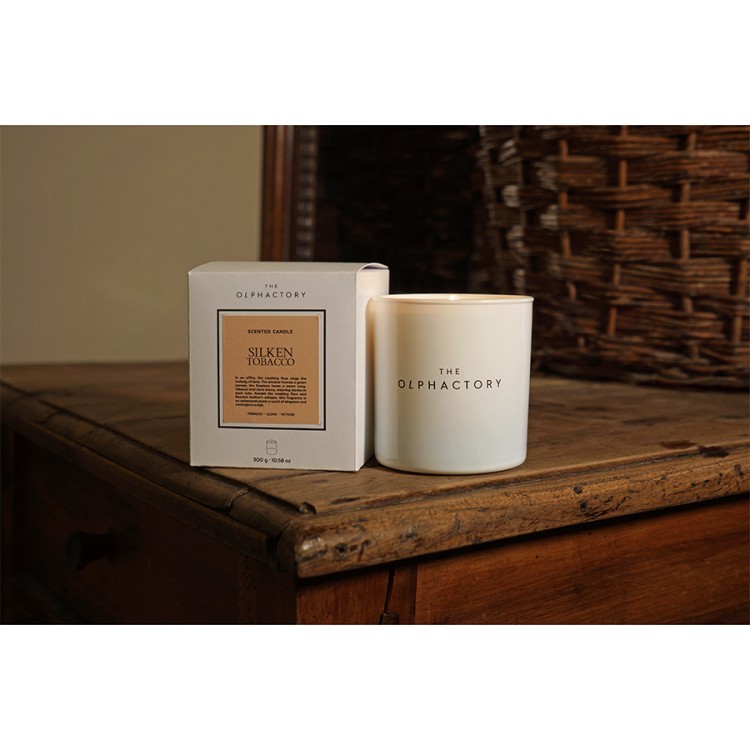 Свеча ароматическая the olphactory, white insignia, silken tobacco, 60 ч (78050)
