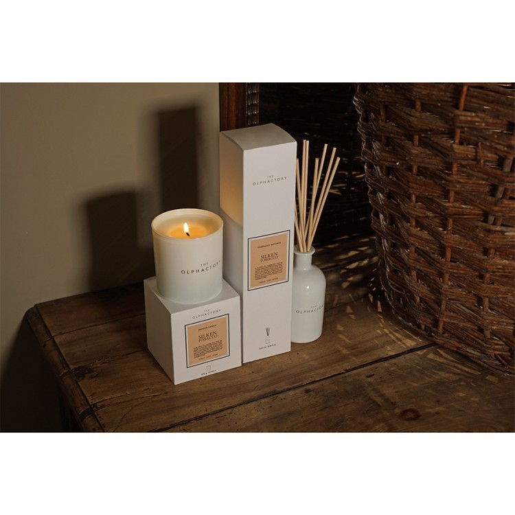 Свеча ароматическая the olphactory, white insignia, silken tobacco, 60 ч (78050)