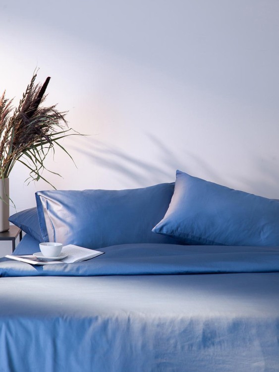 Простыня из премиального сатина джинсово-синего цвета из коллекции essential, 240х270 см (79835)