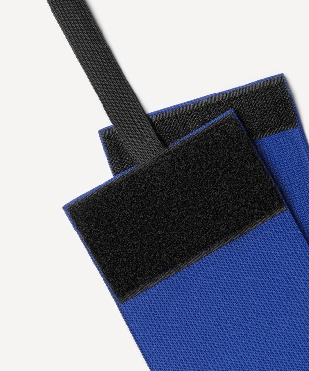 Повязка капитанская DIVISION Armband, синий/белый (2117779) Повязка капитанская DIVISION Armband, синий/белый (2117779)
