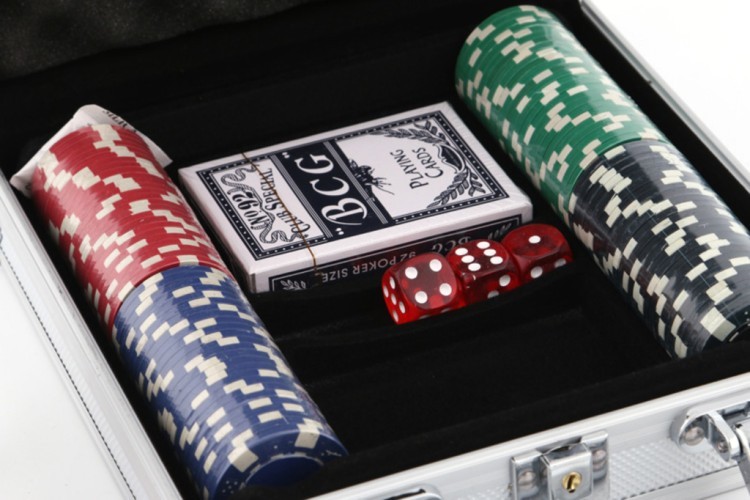 Настольная игра "казино" в кейсе 20*20*6,5 см. Polite Crafts&gifts (446-061) 