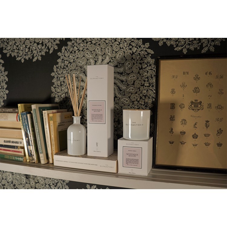 Свеча ароматическая the olphactory, white insignia, mystique boughs, 60 ч (78048)