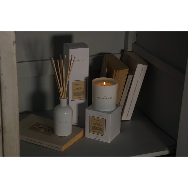 Свеча ароматическая the olphactory, white insignia, musk silhouette, 60 ч (78047)