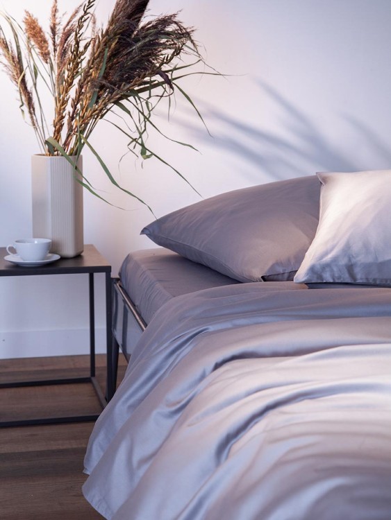 Простыня из премиального сатина светло-серого цвета из коллекции essential, 240х270 см (79839)