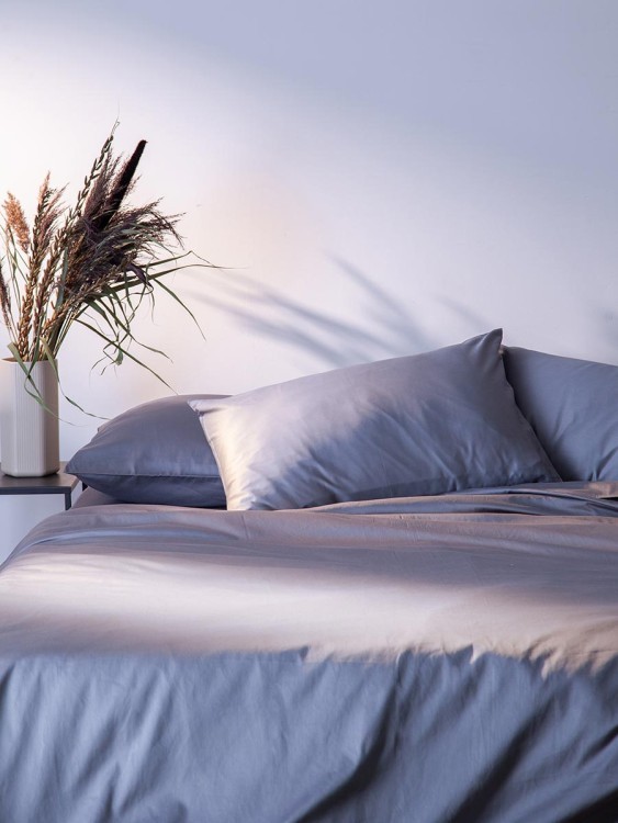 Простыня из премиального сатина светло-серого цвета из коллекции essential, 240х270 см (79839)