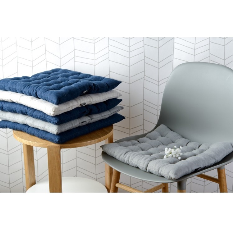Подушка на стул стеганая из умягченного льна серого цвета, 40х40 см (63480)