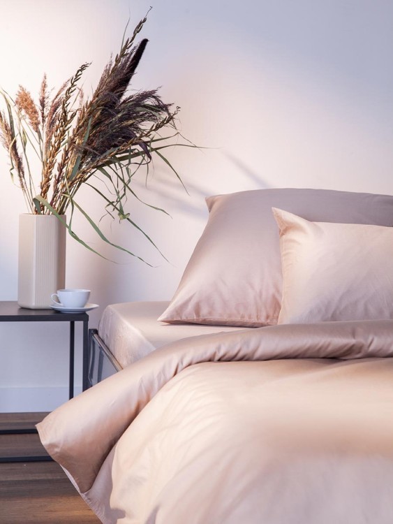 Простыня на резинке из премиального сатина бежевого цвета из коллекции essential,  180х200х30 см (79841)