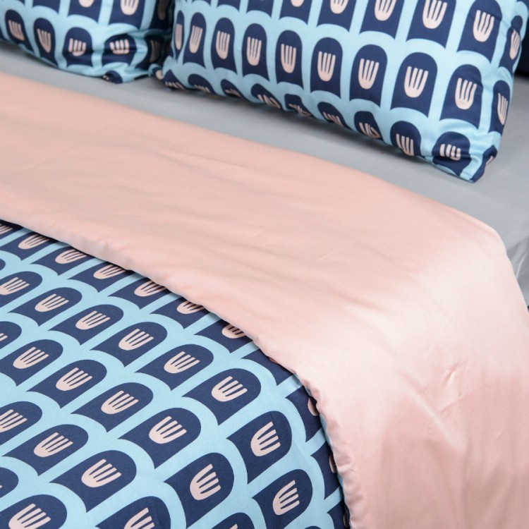 Комплект постельного белья двусторонний из сатина розового и голубого цветов с принтом blossom time из коллекции cuts&pieces (66421)