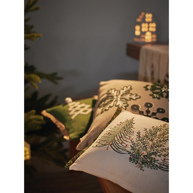 Подушка декоративная с вышивкой snow flakes из коллекции new year essential, 45х45 см (75361) Подушка декоративная с вышивкой snow flakes из коллекции new year essential, 45х45 см (75361)