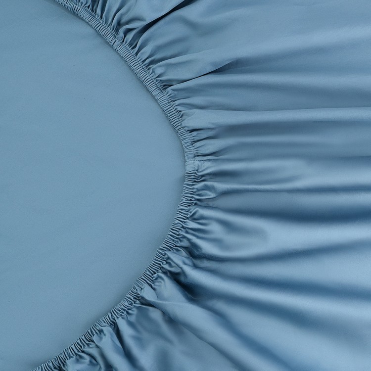 Простыня на резинке из премиального сатина джинсово-синего цвета из коллекции essential,  160х200х30 (79843)