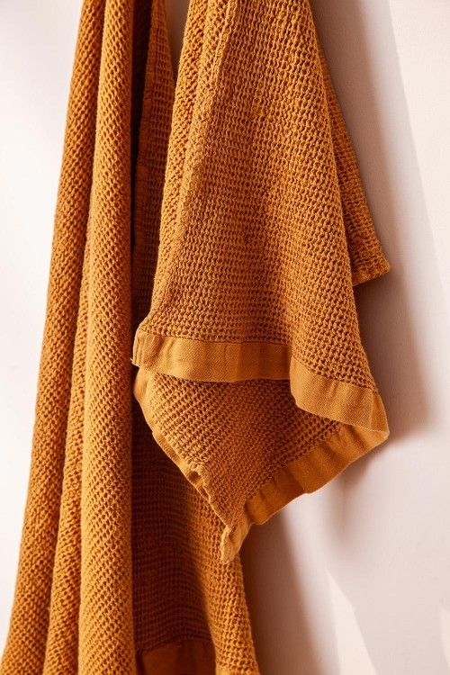 Полотенце для рук из умягченной вафли цвета охры из коллекции essential, 50x90 см (79189)