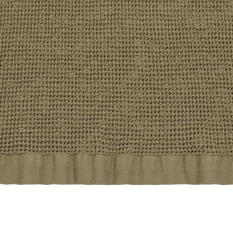 Полотенце для рук из умягченной вафли цвета хаки из коллекции essential, 50x90 см (79190)