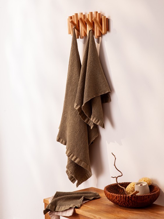 Полотенце для рук из умягченной вафли цвета хаки из коллекции essential, 50x90 см (79190)