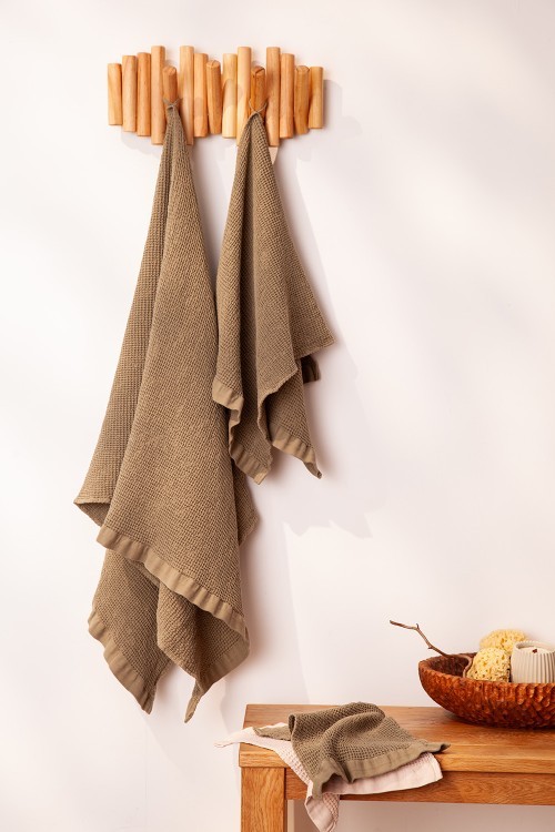 Полотенце для рук из умягченной вафли цвета хаки из коллекции essential, 50x90 см (79190)