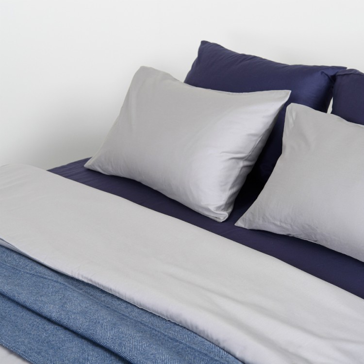 Комплект постельного белья двуспальный из сатина светло-серого цвета из коллекции essential (66413)