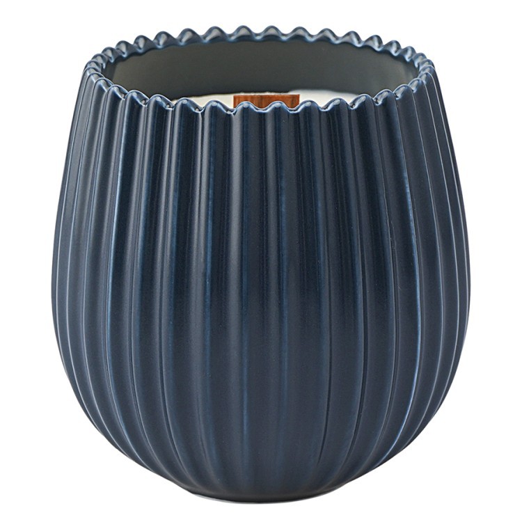 Свеча ароматическая с деревянным фитилём sandalwood, bergamot & citrus из коллекции edge, синий, 60 ч (75697)