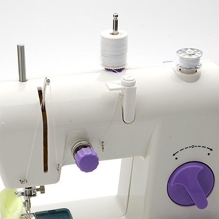Швейная машинка 2скорости + 2 винта ZM (10919)