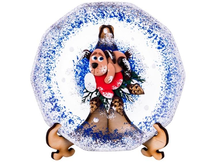 Тарелка стеклянная декоративная на подставке диаметр 150. рисунок: символ года: собака на варежке на (135-5253) 