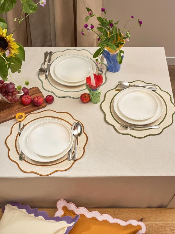 Салфетка под приборы anemone из коллекции trendy ruffles, D38 см, оливковый (78890) Салфетка под приборы anemone из коллекции trendy ruffles, D38 см, оливковый (78890)